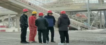 鑫金山機械技術人員不畏嚴寒在生產現(xiàn)場第一線，實地勘測調查